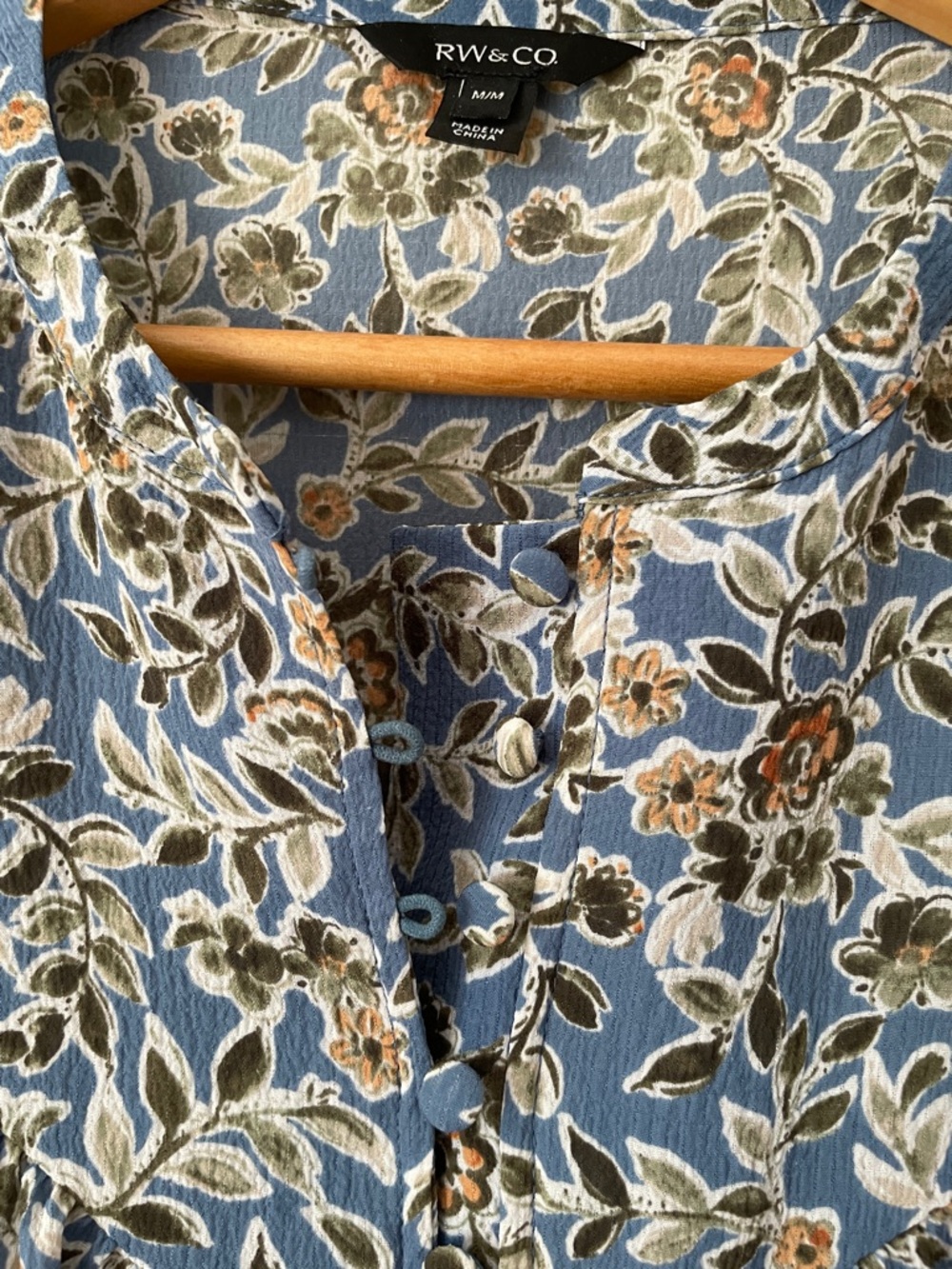 RW&CO. Blue Floral Button-Front Blouse - Picture 6 of 9